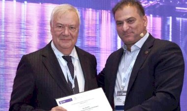 PROF. DR. M. NECMETTİN PAMİR, ULUSLARARASI ‘ÜSTÜN HİZMET ÖDÜLÜ’ ALDI!