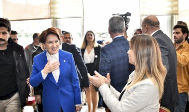 MERAL AKŞENER ÖĞRETMENLERLE BİR ARAYA GELDİ