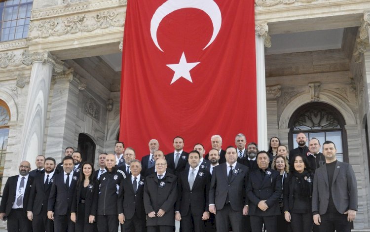 BJK, Ata'mızı  on binlerin katılımıyla Dolmabahçe'de andı..