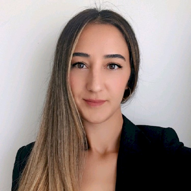 A: Akıllı-çalışkan-fevri-eleştirel-inatçı-kıskanç B: Kıskanç-inatçı-eleştirel-fevri-çalışkan-akıllı