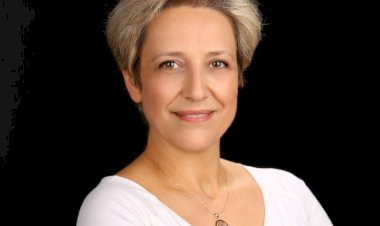 "Tekkeyi bekleyen çorbayı içer sözüne" inanmak