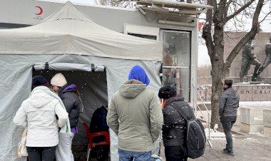 Kızılay depremzedelere destek olmak için tüm ekiplerini seferber etti
