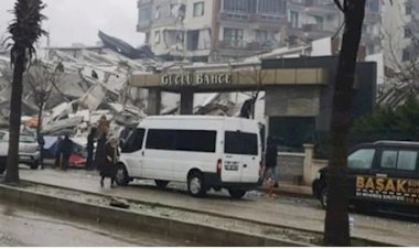Hatay'da yaptığı site yerle bir olan müteahhit gazeteciye çıkıştı: Bana bunu soramazsınız