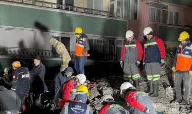 Madenciler dört koldan depremin yaralarını sarıyor