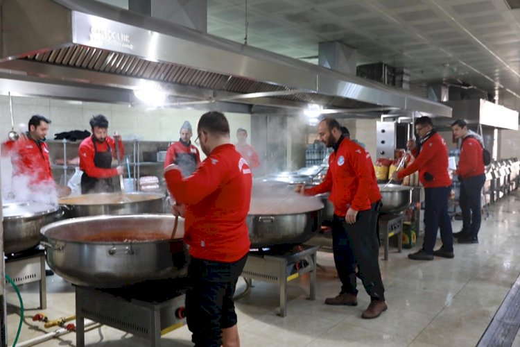 Kızılay'ın deprem bölgesindeki gıda ve yardım dağıtım noktaları