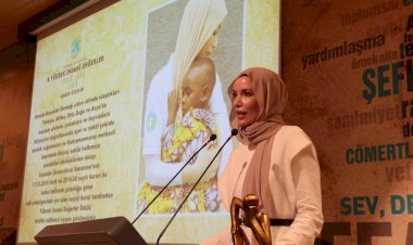 Gamze Özçelik: “İnsani değerleri beslediğimizde mucizelere ulaşıyoruz”