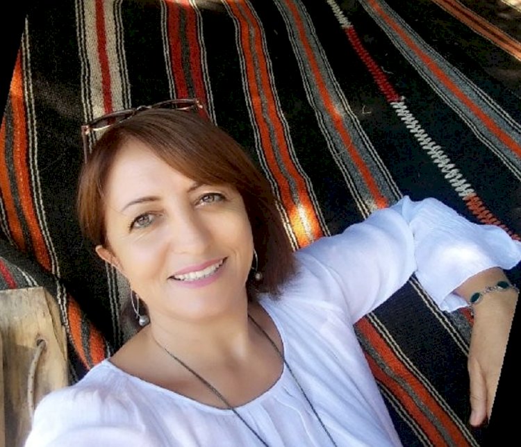 Beyaz badanalı evleri seviyorum, Mis gibi kireç kokusunu,