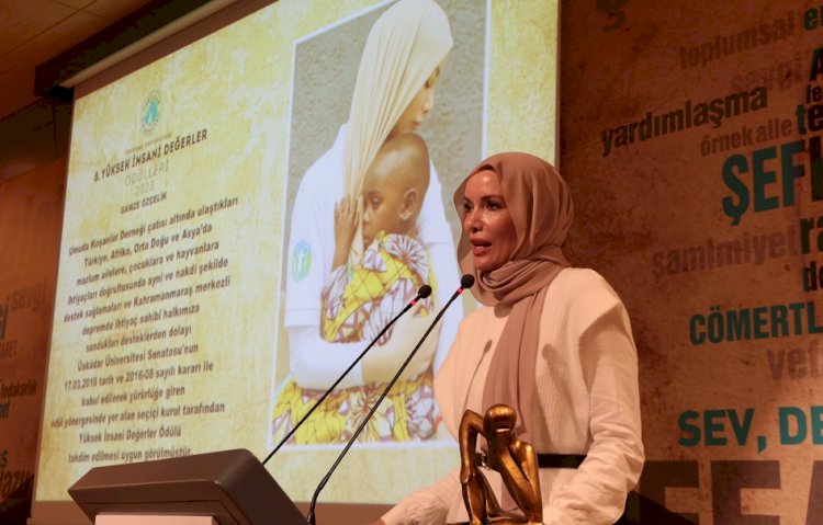Gamze Özçelik: “İnsani değerleri beslediğimizde mucizelere ulaşıyoruz”