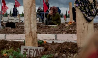 Sevdiklerini yitiren depremzedeler: 'Ziyaret edebileceğim mezar bile yok'