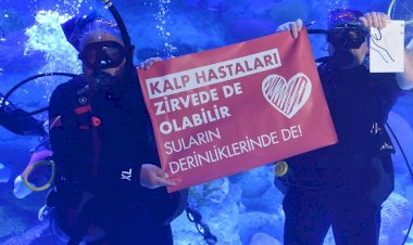 Sağlık Kahramanları Kanser Ve Kalp Farkındalığı İçin Serbest Dalış Yaptı