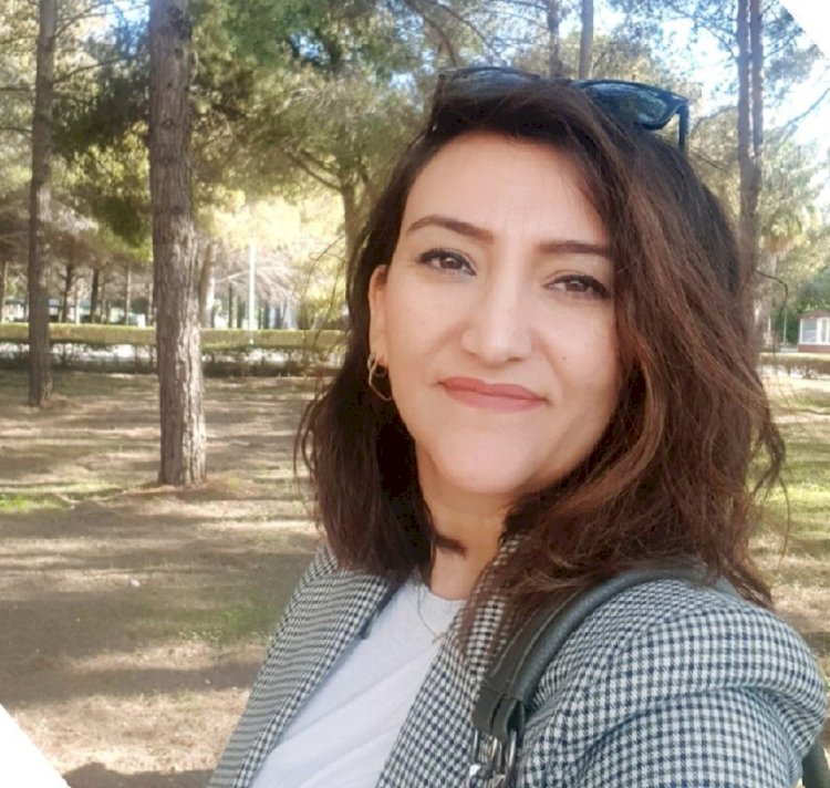 Bir insan doğduğunda yumuşak ve serttir; öldüğünde, sert ve bükülmez.