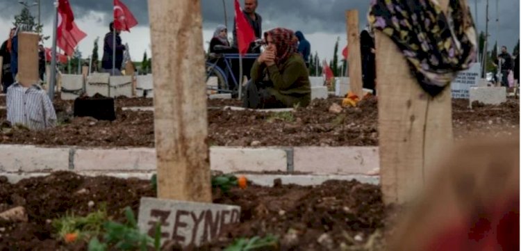 Sevdiklerini yitiren depremzedeler: 'Ziyaret edebileceğim mezar bile yok'