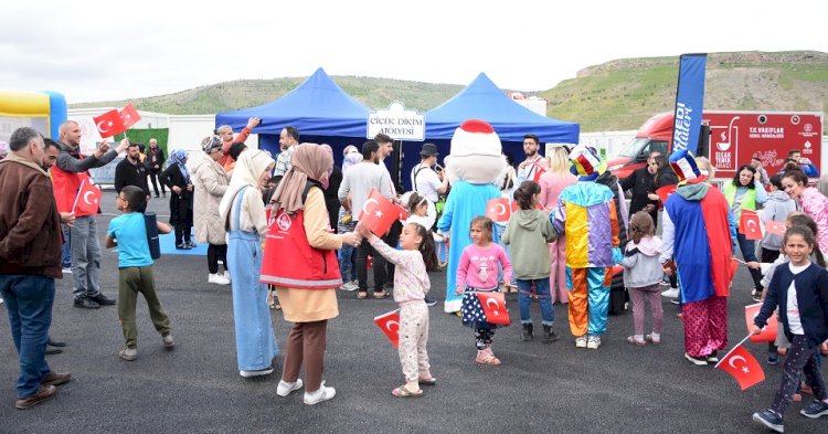 Koç Topluluğu Deprem Bölgesine Yardımlarını Aralıksız Sürdürüyor