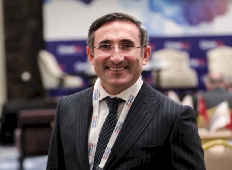 TÜRKİYE KURUMSALLAŞMIŞ ŞİRKETLERİYLE GLOBAL E-TİCARETİN TEDARİK MERKEZİ OLABİLİR