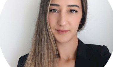 Siz hiç tarihi mekanlardaki sütunlara, kayalara dokunur musunuz?