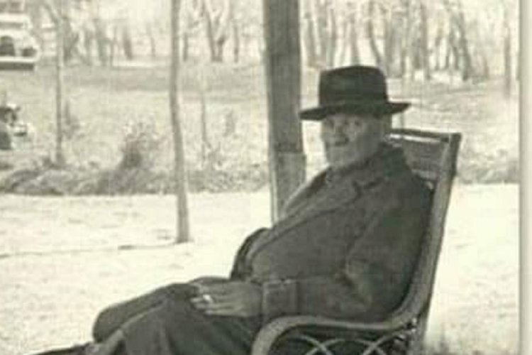 Dünya tarihi bir sıfatın sadece Mustafa Kemal’e verildiğini yazar..