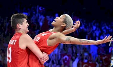 Son Dakika: Filenin Sultanları Avrupa Şampiyonu: Türkiye 3-2 Sırbistan