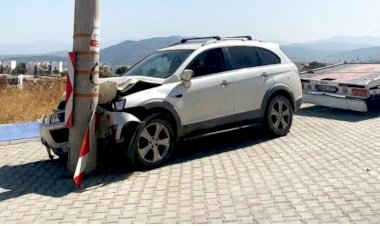 Yol ortasında bırakılan elektrik direği faciaya neden oldu