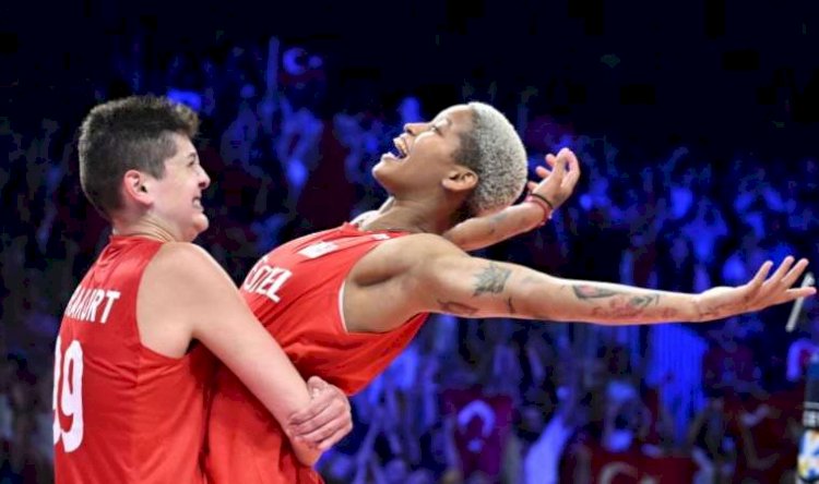 Son Dakika: Filenin Sultanları Avrupa Şampiyonu: Türkiye 3-2 Sırbistan