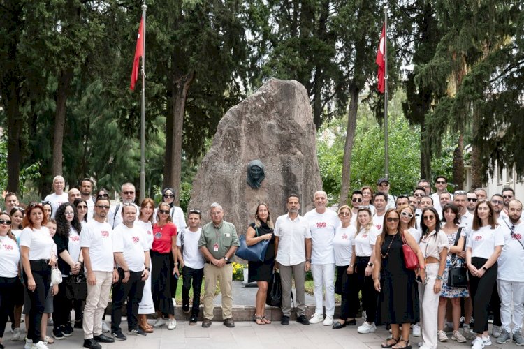 Cumhuriyetimizin 100.yılında, Koton Cumhuriyet Gönüllüleri İzmir’in Kurtuluşu’nun yıldönümünde İzmir’deydi!