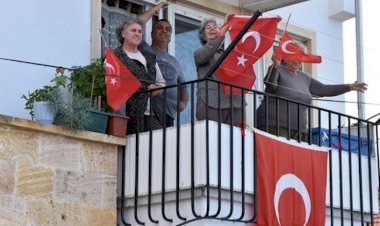 Bayraksız ev kalmasın