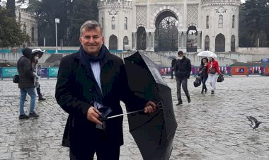 Her şeyi bir öğretmen bil.