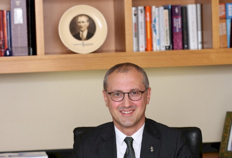 İş Bankası müşterilerinin cep telefonları aynı zamanda kredi kartı