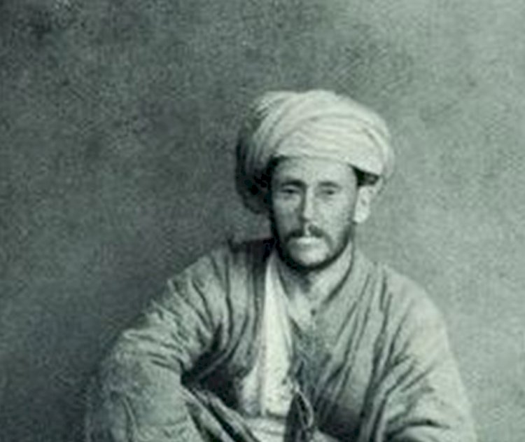 "1860'lı yıllarda önce kılığını, ardından dinini, en sonunda da adını değiştirdi."