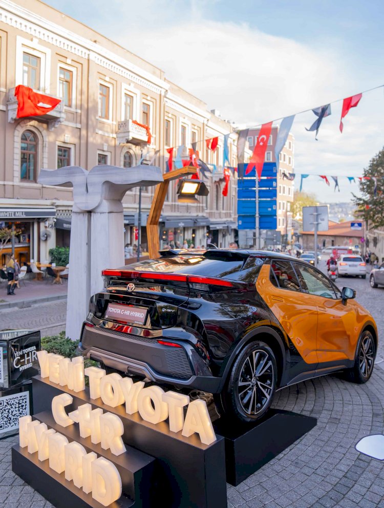 Yeni Toyota C-HR Hybrid İlk Kez Artweeks Akaretler’de