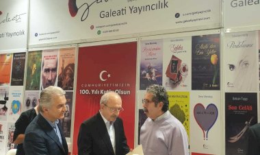 Kemal Kılıçdaroğlu,  Zekai Özcan'ın "Siyaset Dedikleri: Hatıralarım" kitabının imza gününe katıldı.