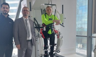 OMURİLİK FELÇLİ BOSNALI GENÇ, YÜRÜME UMUDUNU   TÜRKİYE’DE BULDU