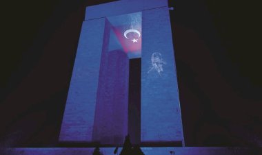 Çanakkale Şehitleri’nin Anısına Signify'ın Işıklarıyla Saygı Duruşu