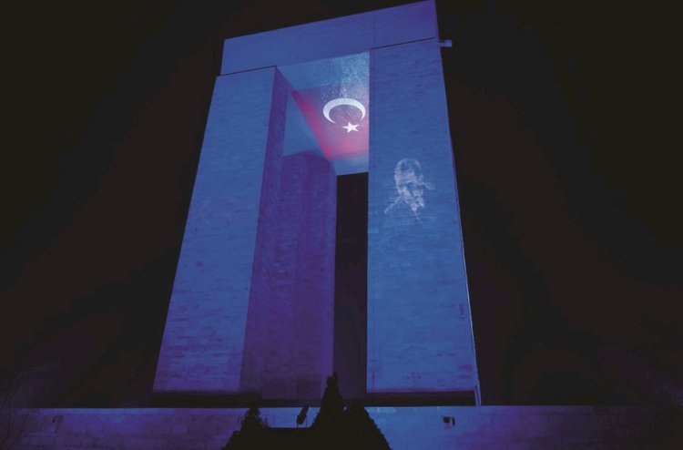 Çanakkale Şehitleri’nin Anısına Signify'ın Işıklarıyla Saygı Duruşu