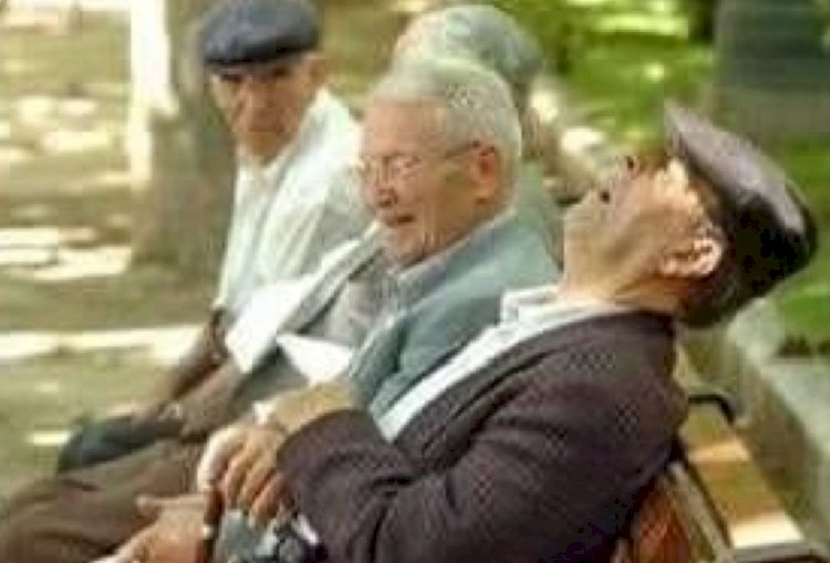 . NEDEN DEDELER HAVA SOĞUKTA OLSA PARKLARDA OTURUR BİLİRMİSİNİZ?