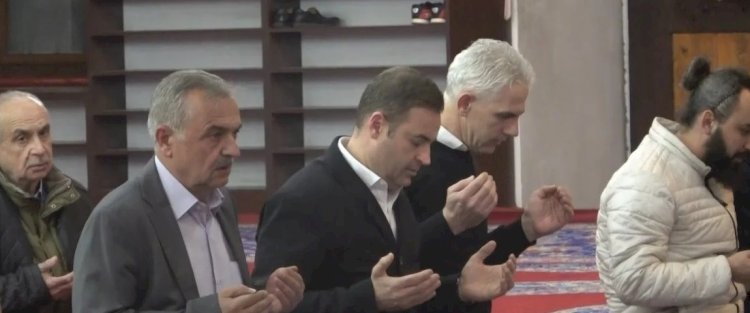 CHP Balıkesir'i 74 yıl sonra almıştı: Ahmet Akın görevine Zağnos Paşa Camii'nde şükür namazı ile başladı