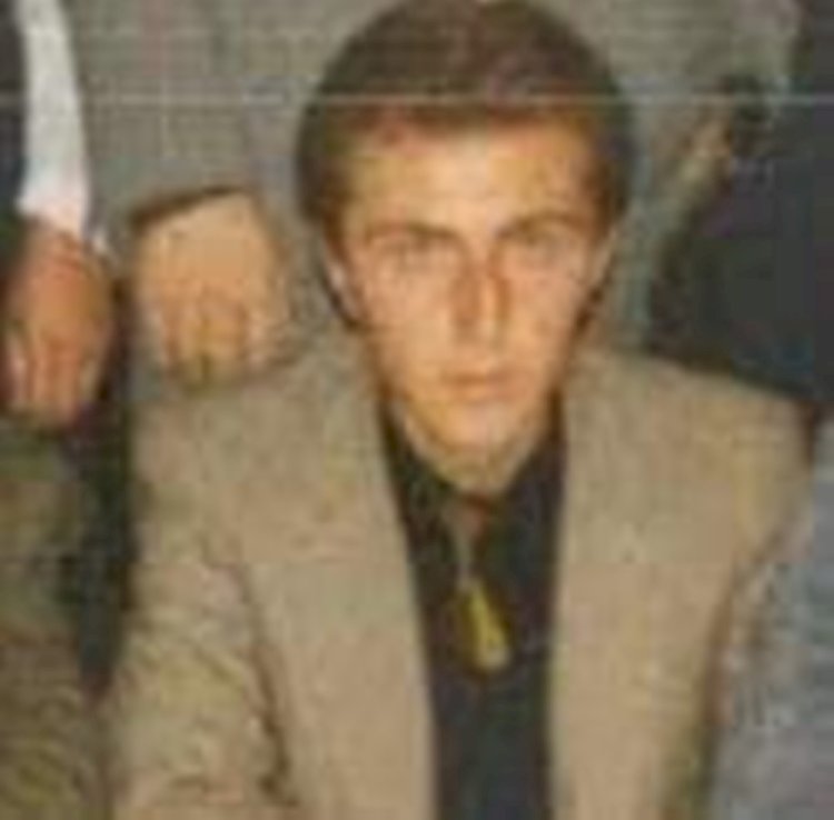 "Bana çiçek getirin, dünyanın bütün çiçeklerini buraya getirin."