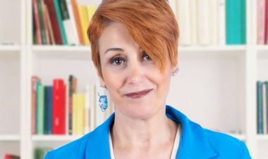 Yazar Banu Yüksel kitabı “Esrarengiz” ve eş zamanlı çıkan parçası “Mitoman” için