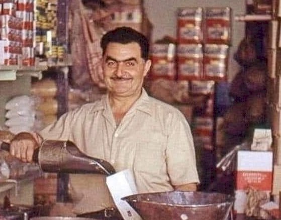 BAKKALLARIMIZ VARDI BİZİM...