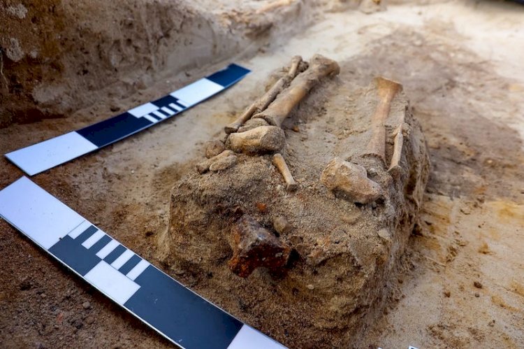 400 Yıllık ‘Vampir Çocuk’, Ayaklarında Asma Kilitle Bulundu