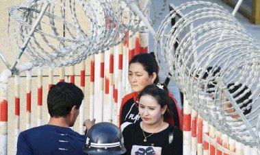 Ak Mescit'i kızıl bayrak yaptılar