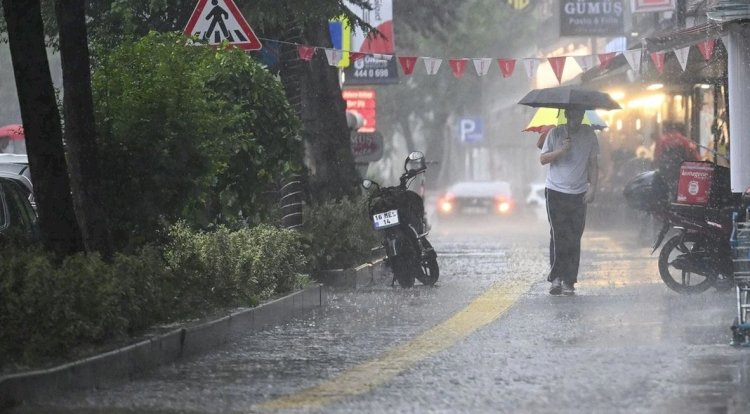 Meteoroloji il il uyardı: Sağanak ve fırtına alarmı!