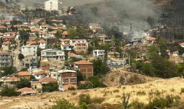 İzmir alev alev: Karşıyaka'daki yangın yerleşim yerlerinde