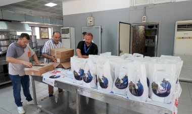 ÜSKÜDAR’DA İHTİYAÇ SAHİPLERİNE KONSERVE ET DAĞITIMI
