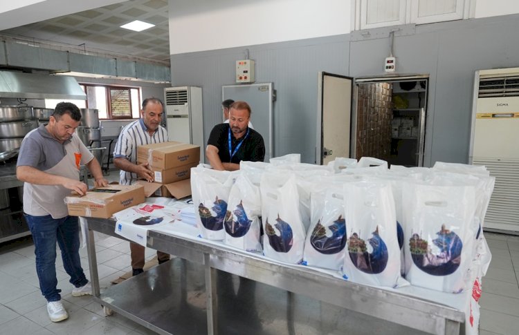 ÜSKÜDAR’DA İHTİYAÇ SAHİPLERİNE KONSERVE ET DAĞITIMI