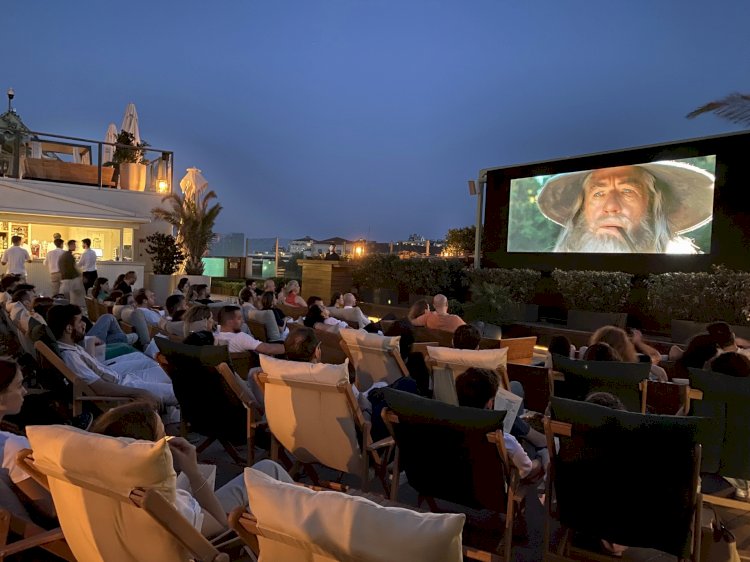 ‘LÉON: THE PROFESSIONAL’ FİLMİ THE ROOF AT THE RITZ- CARLTON, ISTANBUL’DA