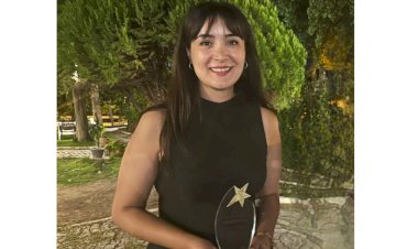 İzmir Gazeteciler Cemiyeti’nden Ekonomi Gazetesi muhabiri Duygu Göksu’ya ödül