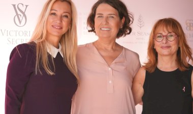 Victoria’s Secret, Meme Kanseri Farkındalık Ayı’na dikkat çekmek için