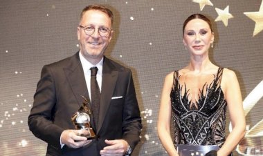 YAPAY ZEKA DESTEKLİ ÇÖZÜMLERİYLE YILIN EN YENİLİKÇİ KİŞİSEL BAKIM MARKASI SEÇİLDİ!