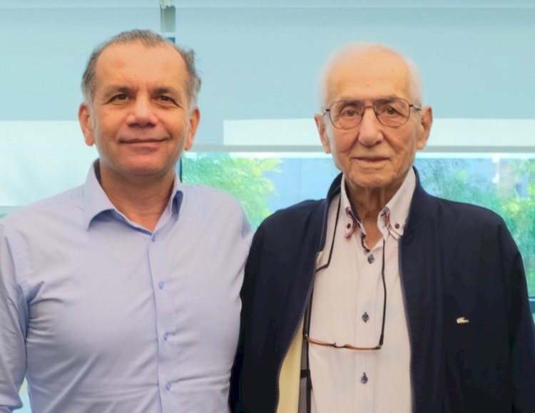 84 Yaşında, Teknolojinin Bütün Nimetlerinden Faydalandı