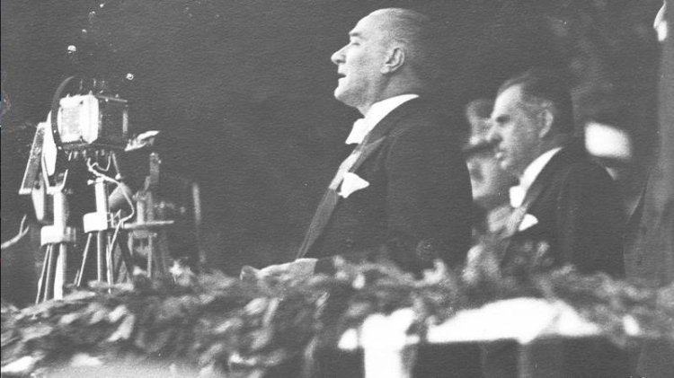 Cumhuriyet Bayramımız kutlu olsun; en büyük devrim 101 yıl önce bugün Cumhuriyet’in ilanıyla yapıldı